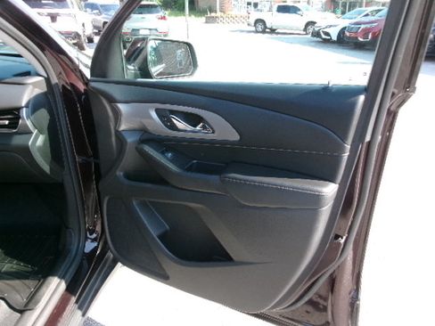 Used 2021 Chevrolet Traverse LT FWD image 12