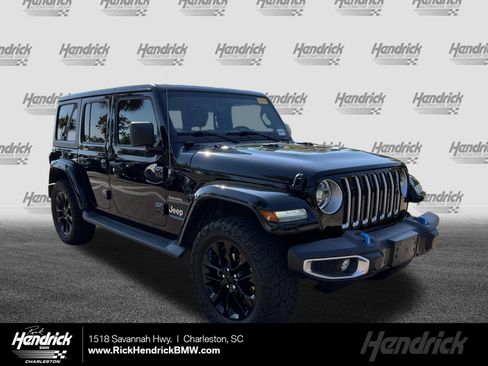 Used 2022 Jeep Wrangler Unlimited Sahara w/ Cold Weather Group AWD/4WD image 1