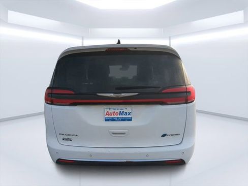 Used 2024 Chrysler Pacifica Limited FWD image 4