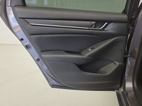 Used 2018 Honda Accord Sport image 14