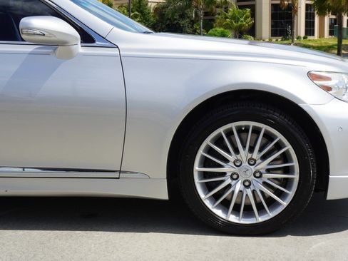 Used 2010 Lexus LS 460 w/ Sport Pkg RWD image 9
