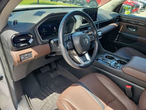 Used 2025 Honda Pilot Elite image 21