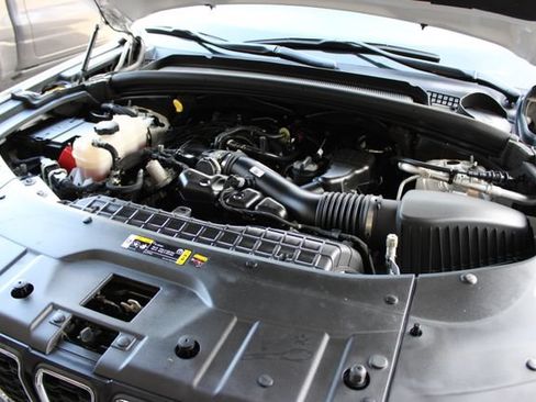 Used 2023 Jeep Grand Cherokee Laredo AWD/4WD image 40