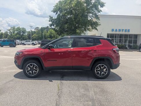 Used 2025 Jeep Compass Trailhawk AWD/4WD image 6