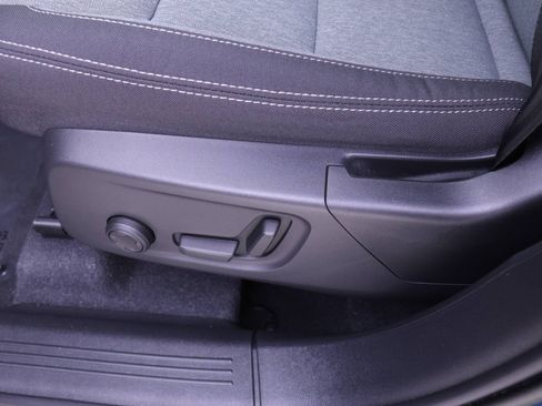 Certified 2024 Volvo XC40 B5 Core image 17