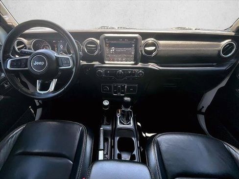 Used 2018 Jeep Wrangler Unlimited Sahara AWD/4WD image 15