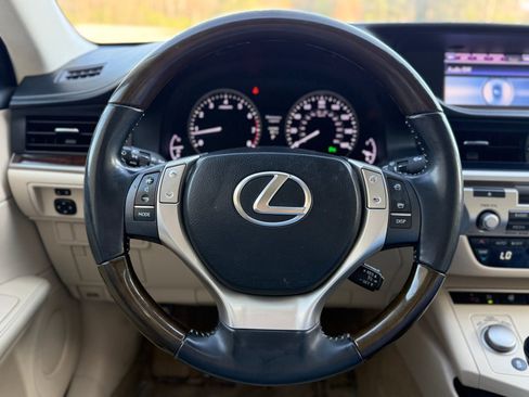 Used 2013 Lexus ES 350 350 w/ Luxury Pkg image 24