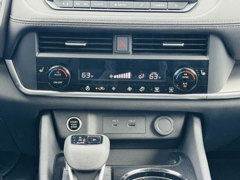 Used 2023 Nissan Rogue SV w/ SV Premium B Package image 24