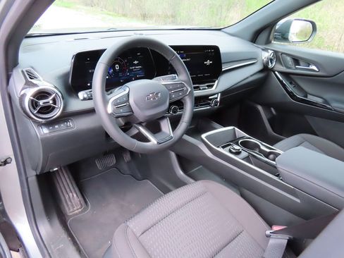 New 2026 Chevrolet Equinox LT w/ Midnight Edition AWD/4WD image 18