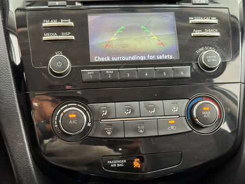 Used 2016 Nissan Rogue S FWD image 23