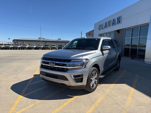 Used 2023 Ford Expedition Max Limited AWD/4WD image 3