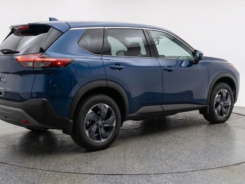 Used 2025 Nissan Rogue SV AWD/4WD image 9
