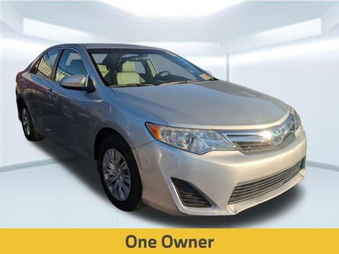 Used 2013 Toyota Camry LE image 2