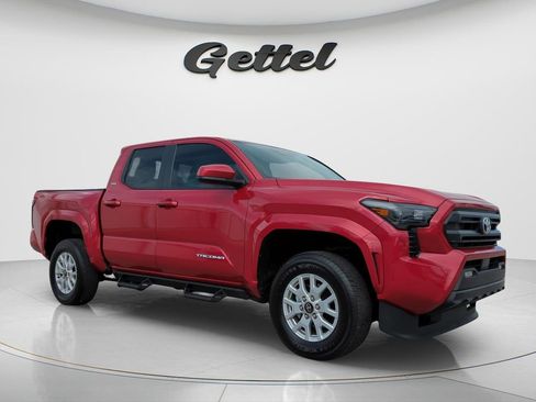 Used 2025 Toyota Tacoma SR5 image 2