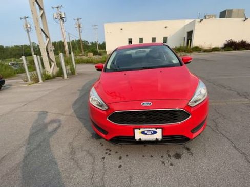 Used 2017 Ford Focus SE w/ Cold Weather Package FWD image 3