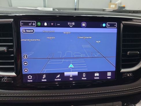 Used 2023 Chrysler Pacifica Limited image 64