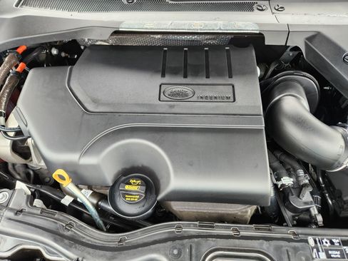 Certified 2025 Land Rover Discovery Sport S image 9