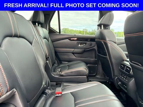 Used 2025 Honda Pilot TrailSport image 38
