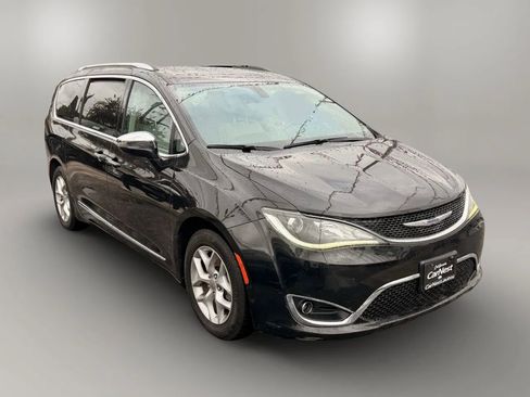 Used 2020 Chrysler Pacifica Limited FWD image 2