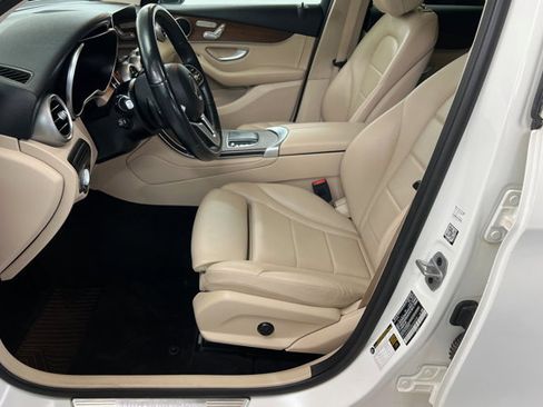 Used 2021 Mercedes-Benz GLC 300 GLC 300 w/ Premium Package image 17