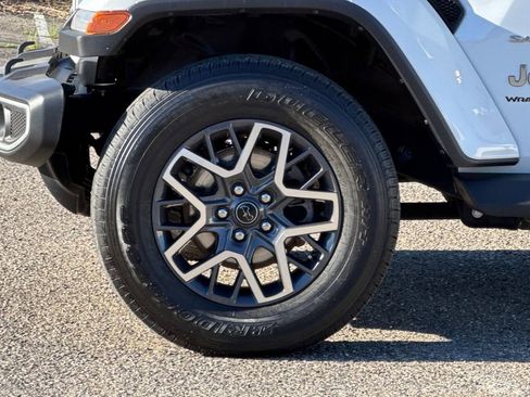Used 2024 Jeep Wrangler Sahara image 32