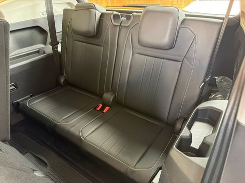 Used 2023 Volkswagen Tiguan SE FWD image 32