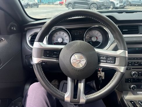 Used 2010 Ford Mustang Premium RWD image 39