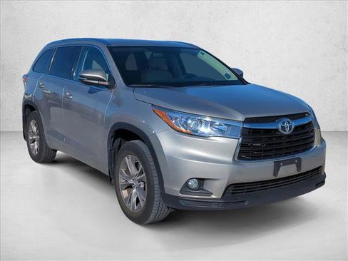 Used 2015 Toyota Highlander XLE image 3