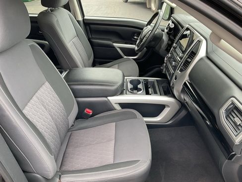 Used 2021 Nissan Titan SV w/ SV Convenience Package image 17