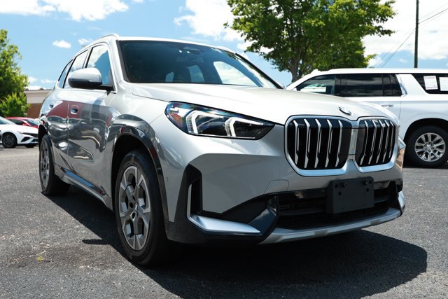 Used 2025 BMW X1 xDrive28i AWD/4WD image 3