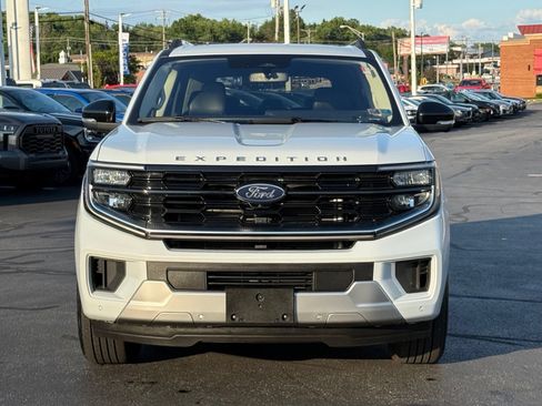 Used 2025 Ford Expedition Platinum AWD/4WD image 9