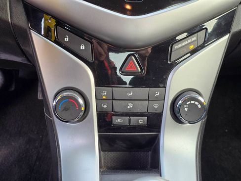 Used 2012 Chevrolet Cruze LT image 17