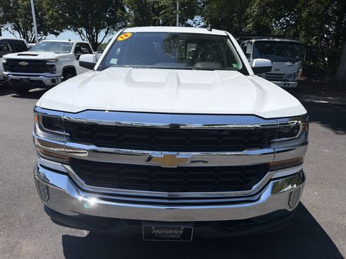 Used 2018 Chevrolet Silverado 1500 LT w/ All Star Edition AWD/4WD image 3