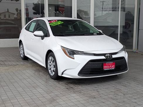 Used 2023 Toyota Corolla LE image 3