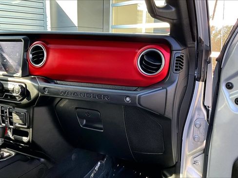 Used 2022 Jeep Wrangler Unlimited Rubicon AWD/4WD image 16