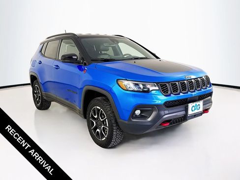 Used 2025 Jeep Compass Trailhawk AWD/4WD image 1