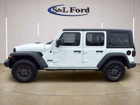Used 2025 Jeep Wrangler Unlimited Sport AWD/4WD image 3