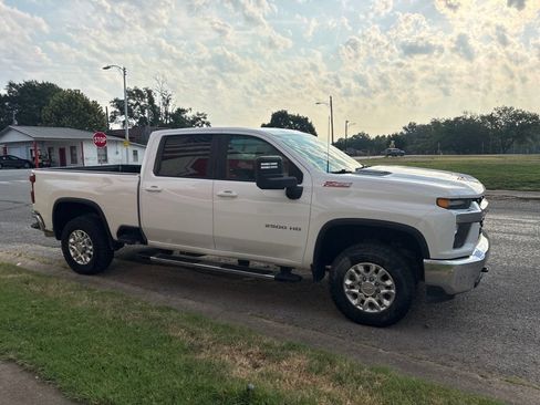 Used 2023 Chevrolet Silverado 2500 LT w/ Convenience Package AWD/4WD image 7