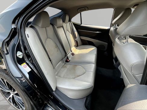 Used 2018 Toyota Camry SE w/ Convenience Package FWD image 25