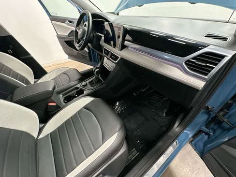 Certified 2025 Volkswagen Taos SEL AWD/4WD image 23