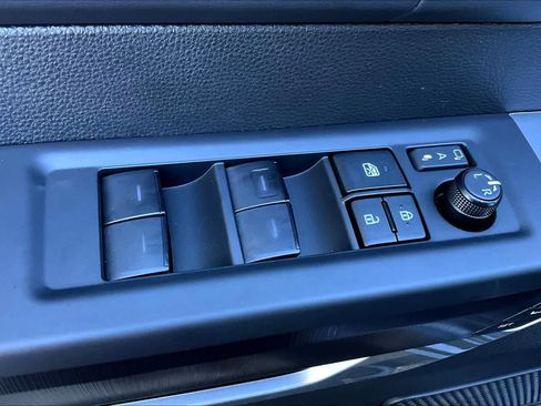 Certified 2025 Toyota Sequoia Platinum image 31