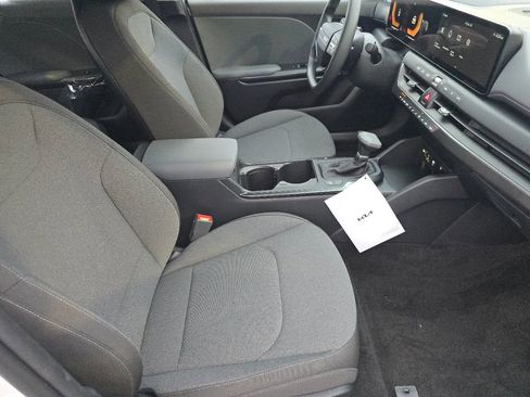 New 2025 Kia K4 LX image 21