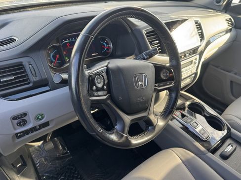 Used 2022 Honda Pilot Touring image 17