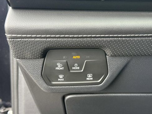 Used 2025 Volkswagen Atlas SE FWD image 21