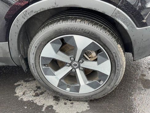 Certified 2025 Volvo XC40 B5 Core image 8