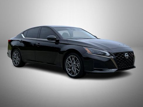 Used 2023 Nissan Altima 2.0 SR FWD image 3