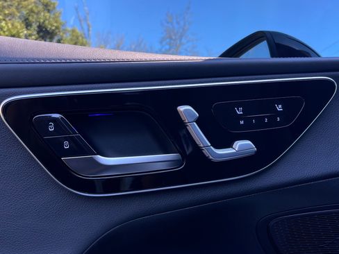 Used 2025 Mercedes-Benz GLC 300 4MATIC image 66