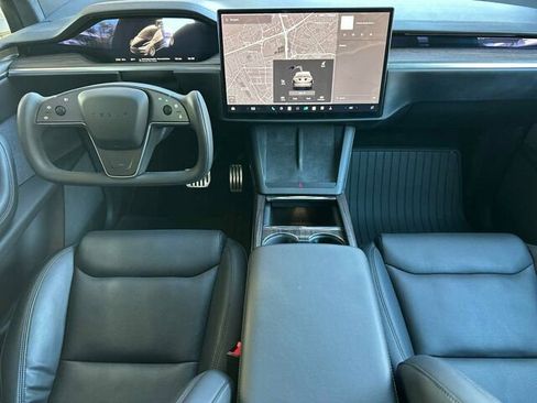Used 2022 Tesla Model X image 17