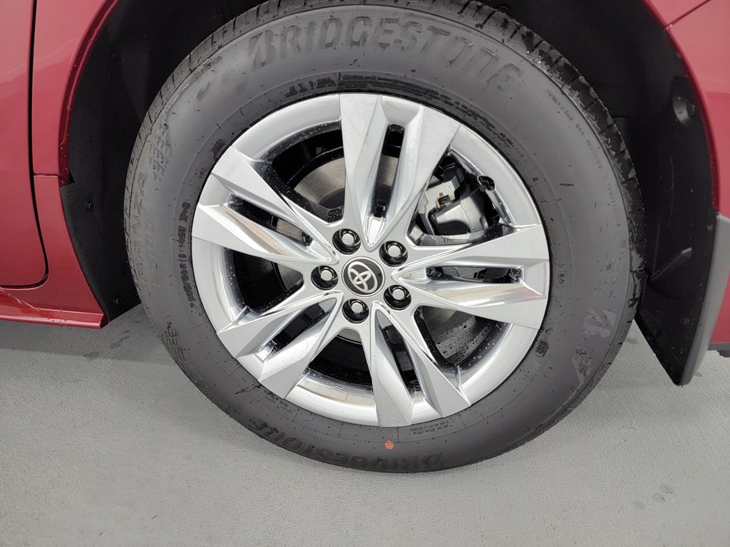 New 2026 Toyota Sienna XLE AWD/4WD image 8