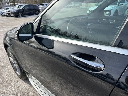 Used 2021 Mercedes-Benz GLC 300 4MATIC image 11